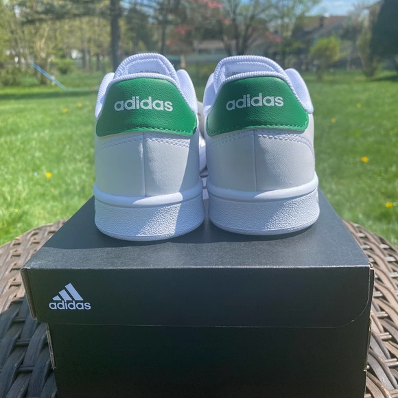 NWT/NIB Adidas Kids Advantage K Tennis Sneakers (Size 2K) - Picture 7 of 11